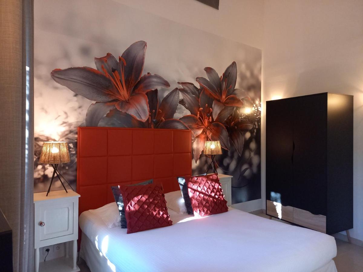 Hotel Restaurant Notre Dame Collobrières Екстериор снимка