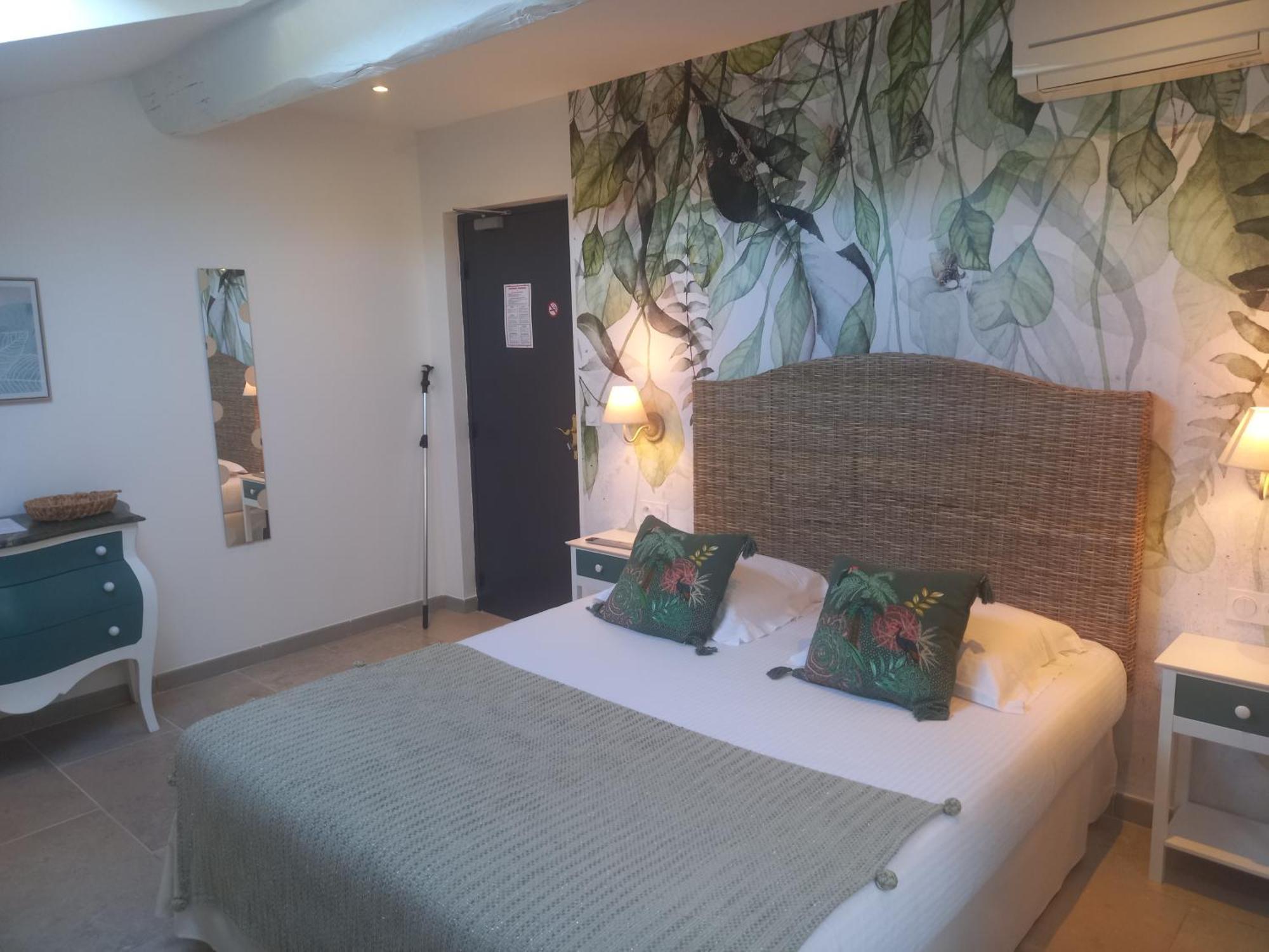 Hotel Restaurant Notre Dame Collobrières Екстериор снимка